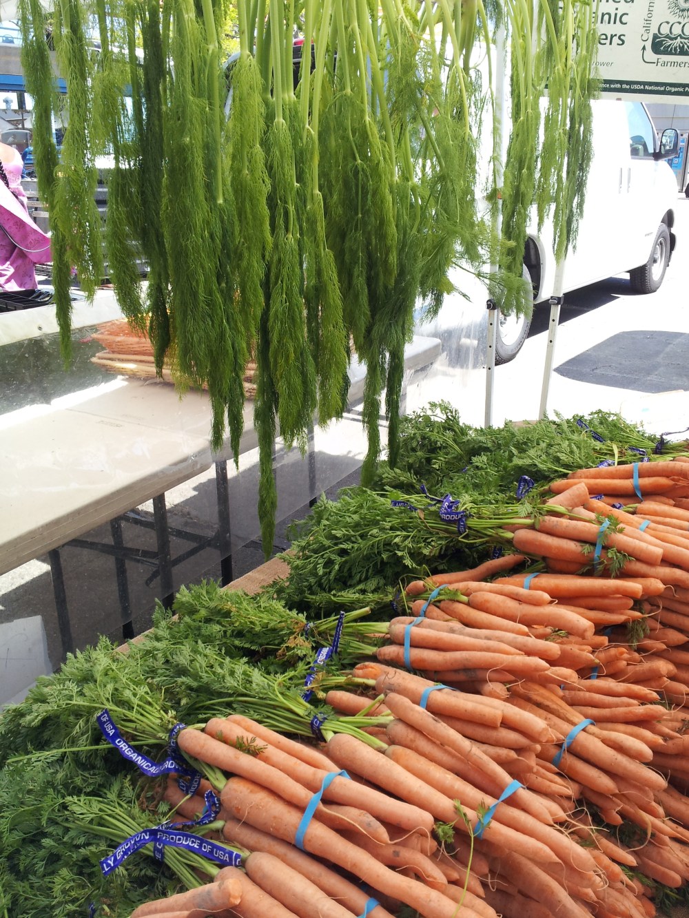 carrots@farmersmarket.jpg