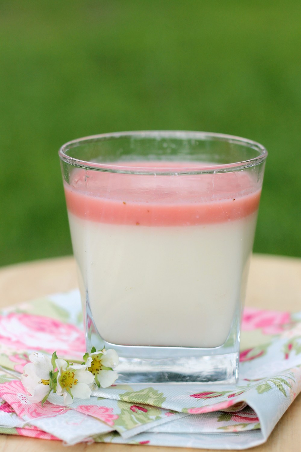 whitechocolatepuddingwithstrawberrycurd